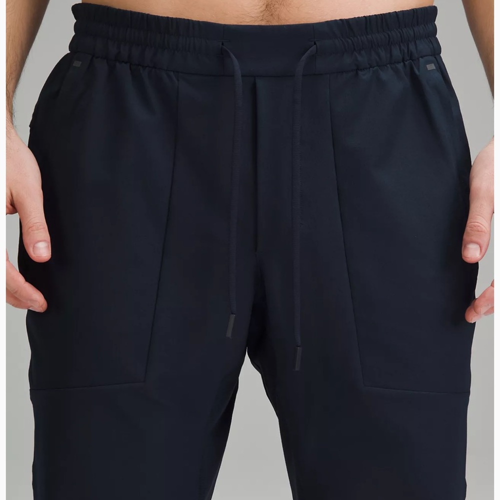 NWT lululemon Men’s License to Train Jogger in True Navy size Medium - Picture 6 of 7